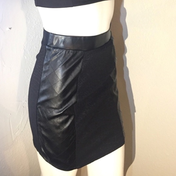 High waisted Bebe mini skirt - Picture 5 of 7